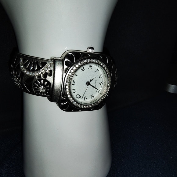 Black detail blingy floral watch - Picture 2 of 3